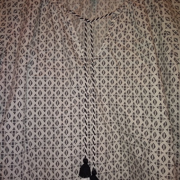 Black and White patterned top - Picture 3 of 5